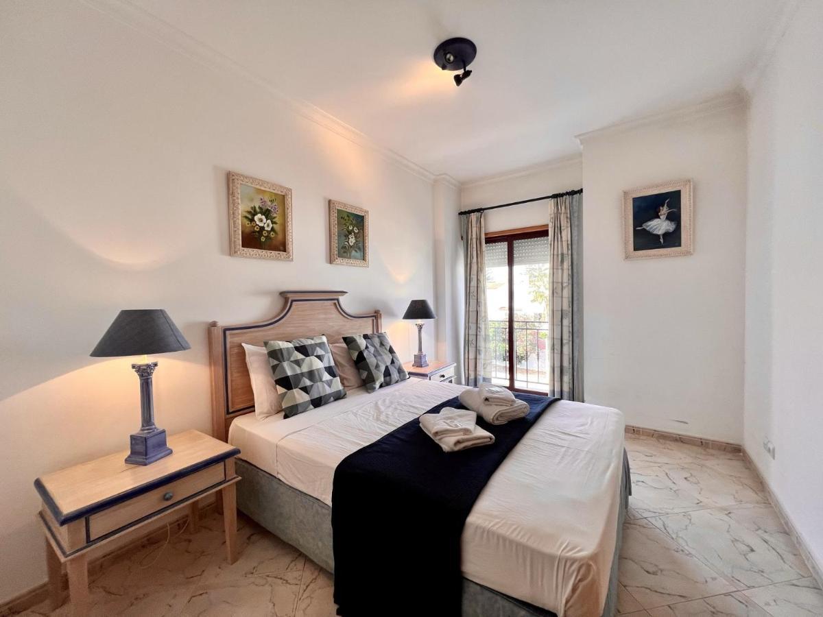 Quarteira Elegant With Pool By Homing Apartment Exterior photo
