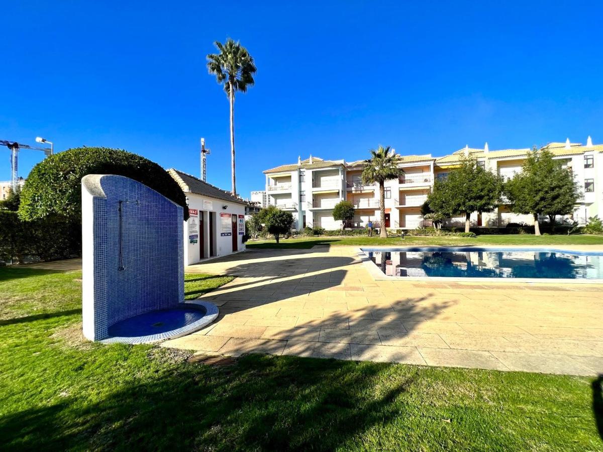 Quarteira Elegant With Pool By Homing Apartment Exterior photo